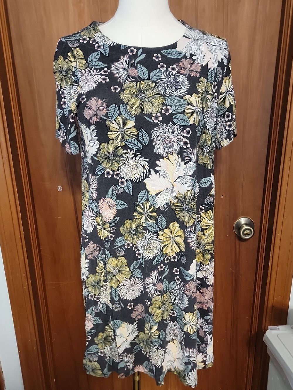 Floral Short Sleeve Shift Dress - Black Multi